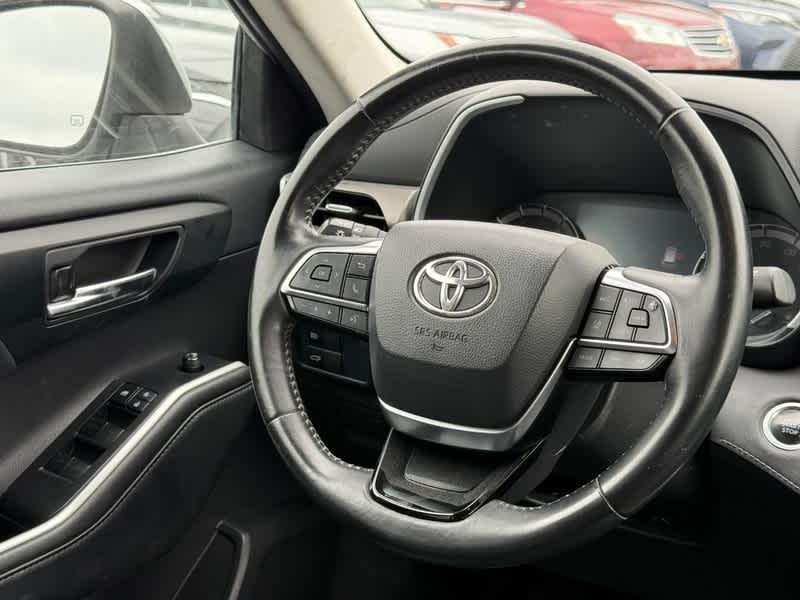 used 2021 Toyota Highlander car, priced at $26,979