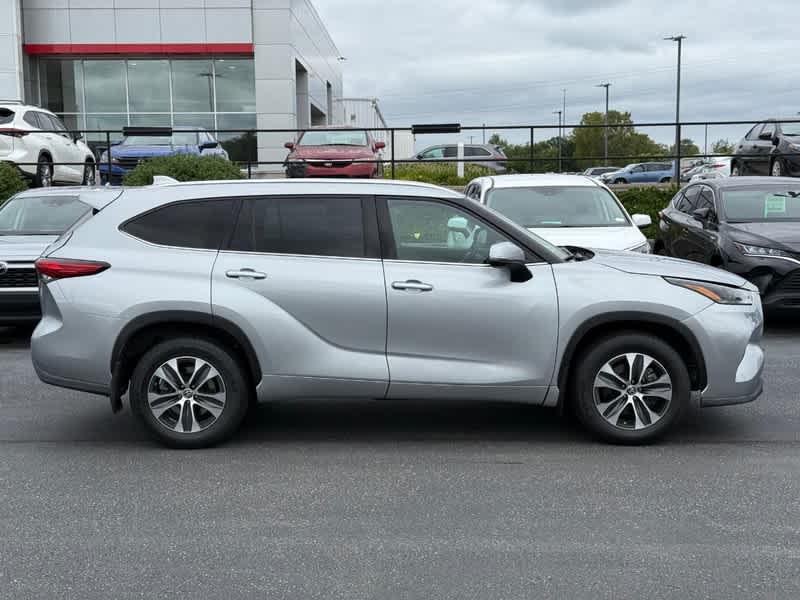 used 2021 Toyota Highlander car, priced at $26,979