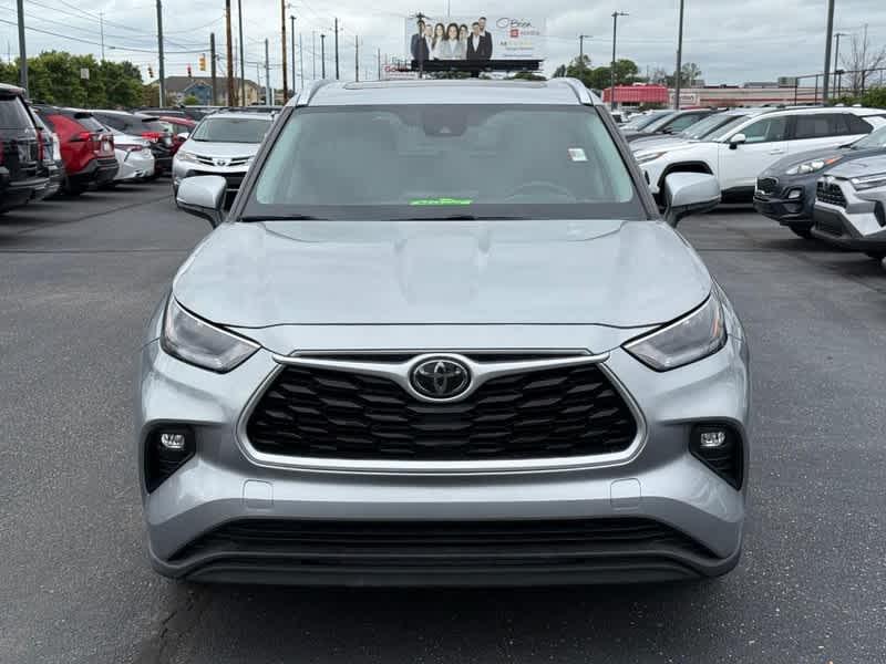 used 2021 Toyota Highlander car, priced at $26,979