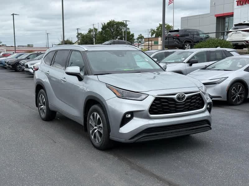 used 2021 Toyota Highlander car, priced at $26,979
