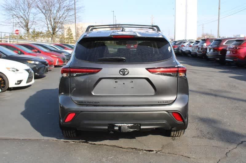 used 2022 Toyota Highlander car, priced at $33,960