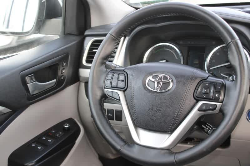 used 2019 Toyota Highlander Hybrid car, priced at $28,460