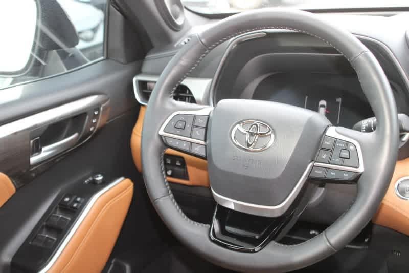 used 2023 Toyota Highlander Hybrid car, priced at $48,960