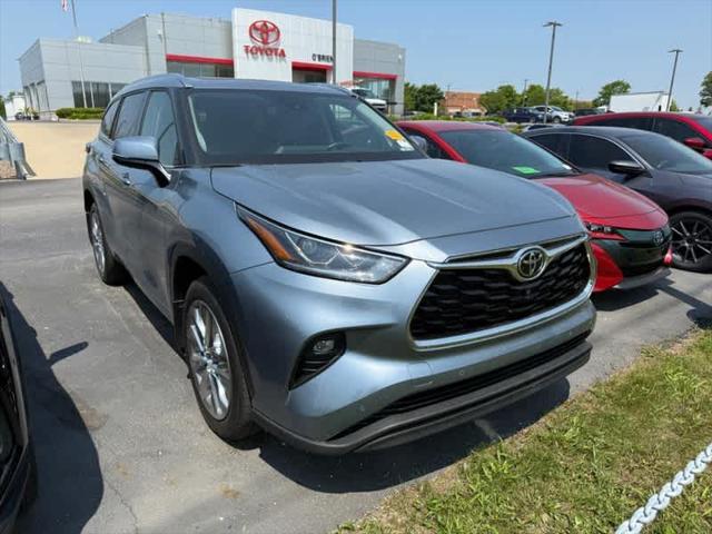 used 2022 Toyota Highlander car, priced at $39,460