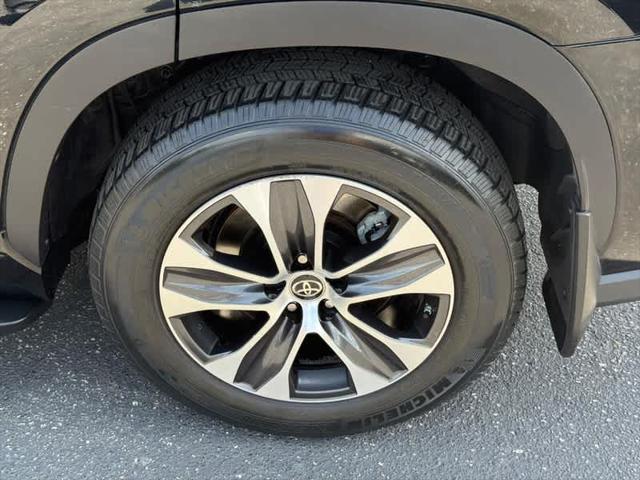 used 2021 Toyota Highlander car, priced at $28,460