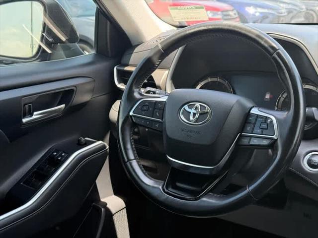 used 2021 Toyota Highlander car, priced at $28,460