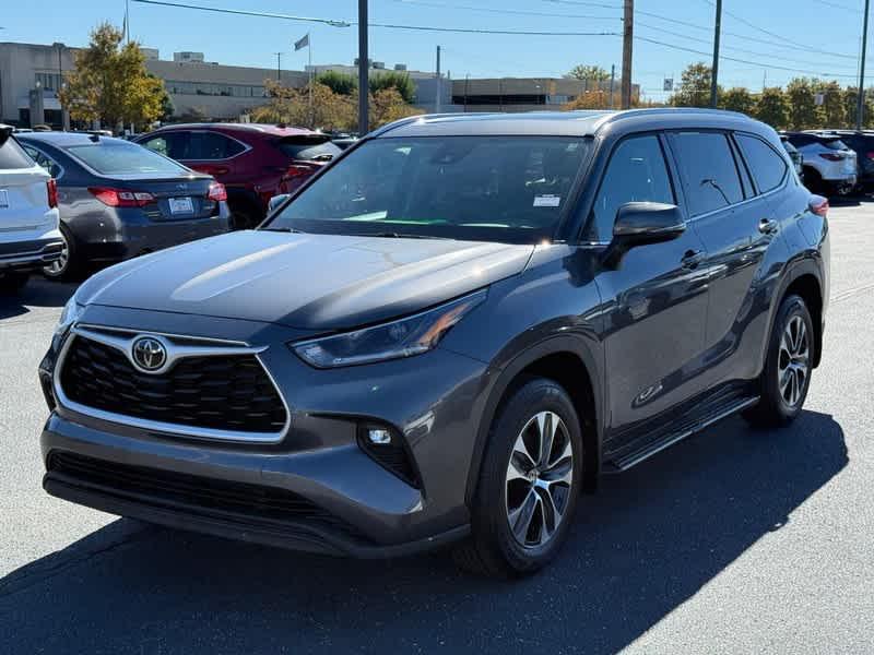 used 2021 Toyota Highlander car, priced at $30,960