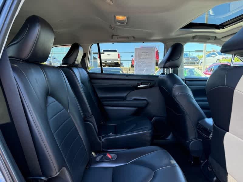 used 2021 Toyota Highlander car, priced at $30,960