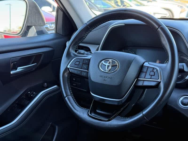 used 2021 Toyota Highlander car, priced at $30,960
