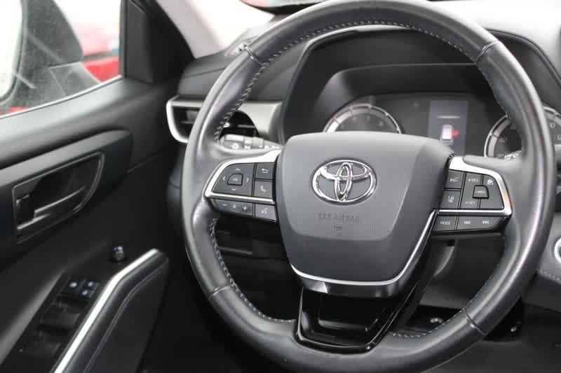 used 2021 Toyota Highlander car, priced at $30,460