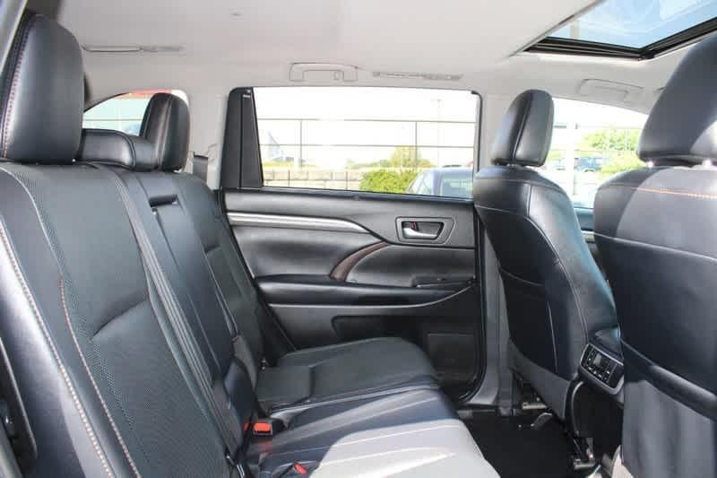 used 2019 Toyota Highlander car, priced at $27,460