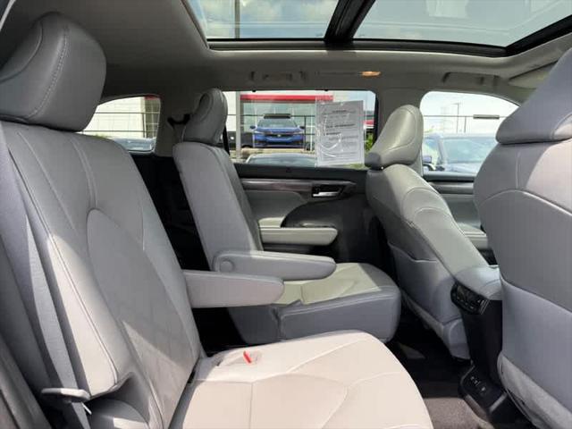 used 2021 Toyota Highlander car, priced at $35,390