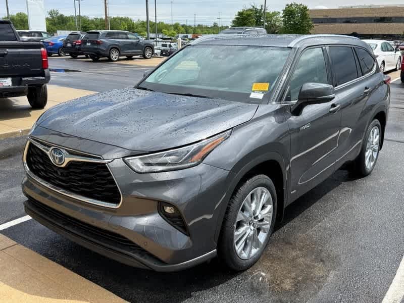 used 2020 Toyota Highlander Hybrid car, priced at $38,960