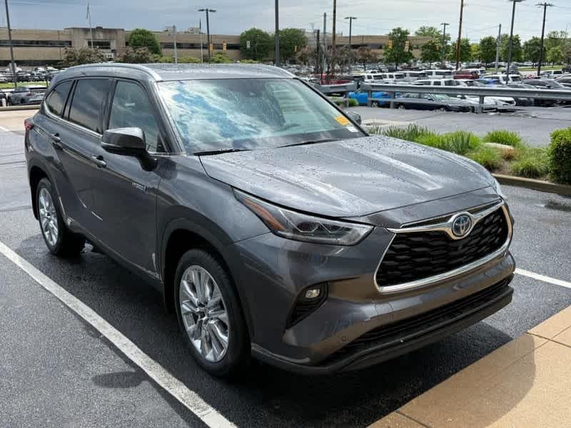 used 2020 Toyota Highlander Hybrid car, priced at $38,960