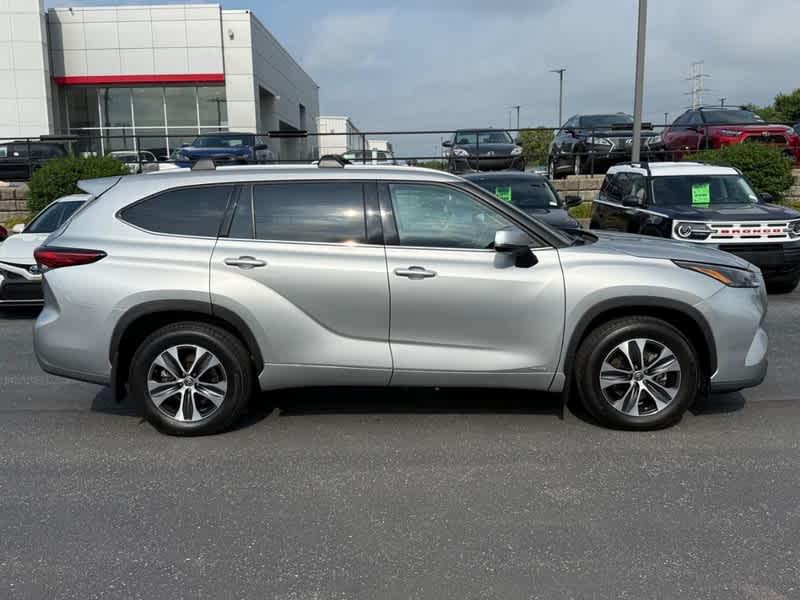 used 2022 Toyota Highlander Hybrid car, priced at $30,960
