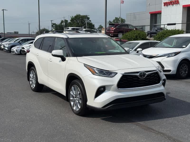 used 2021 Toyota Highlander car, priced at $33,960