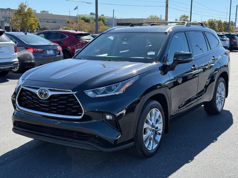 used 2021 Toyota Highlander car, priced at $34,960