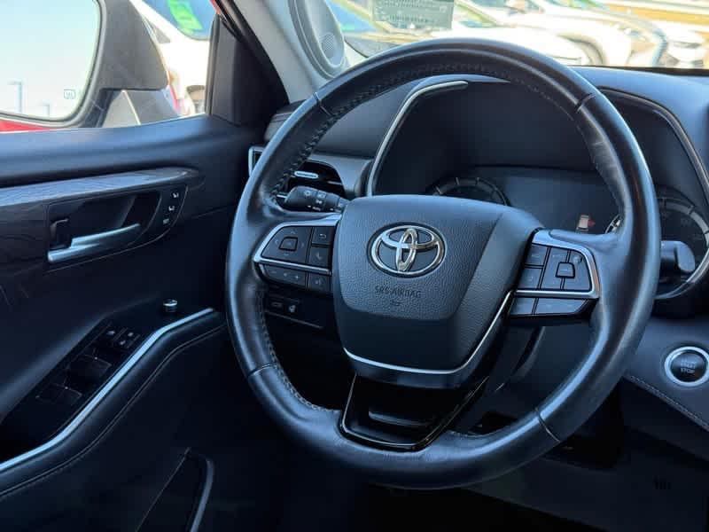 used 2021 Toyota Highlander car, priced at $34,960