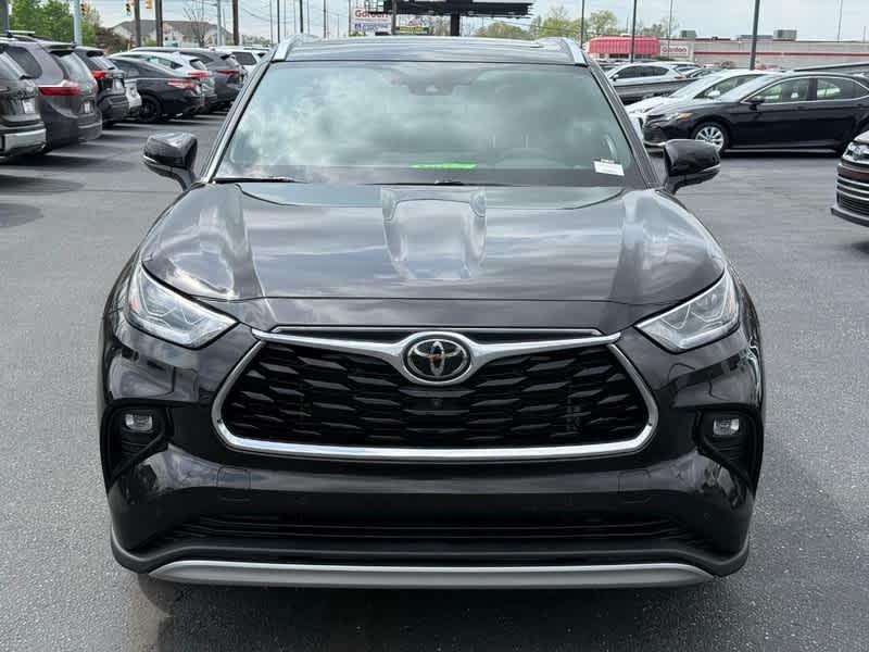 used 2021 Toyota Highlander car, priced at $34,960