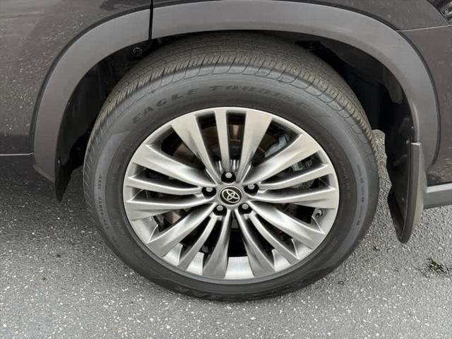 used 2021 Toyota Highlander car, priced at $36,460