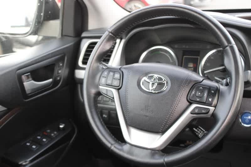 used 2018 Toyota Highlander Hybrid car, priced at $25,960