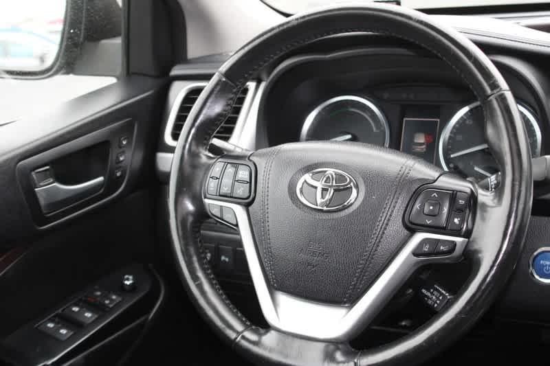 used 2017 Toyota Highlander Hybrid car, priced at $25,960