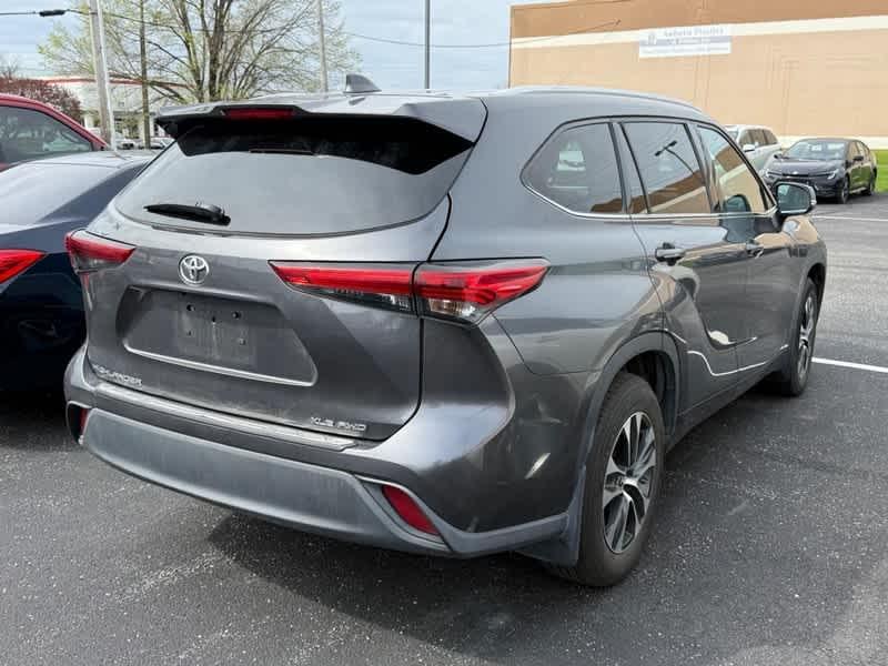 used 2021 Toyota Highlander car, priced at $31,960