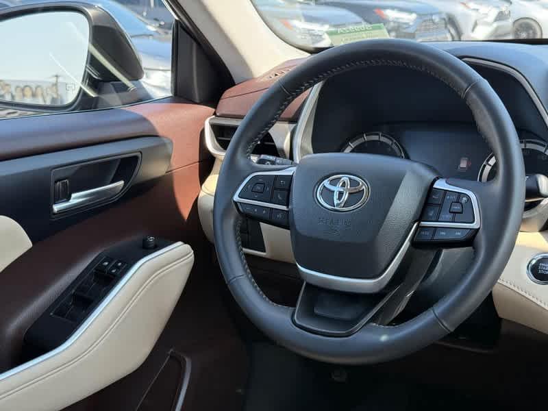 used 2022 Toyota Highlander car, priced at $38,460