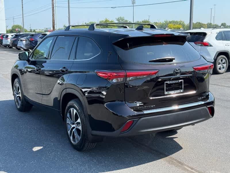 used 2022 Toyota Highlander car, priced at $38,460