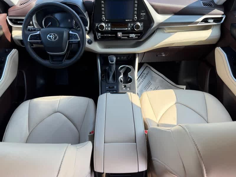 used 2022 Toyota Highlander car, priced at $38,460
