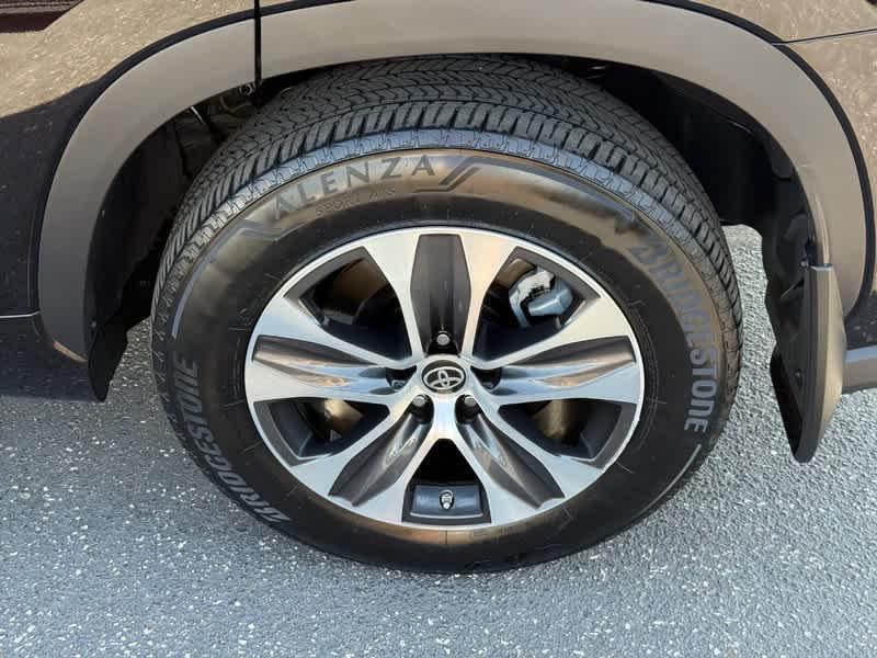 used 2022 Toyota Highlander car, priced at $38,460