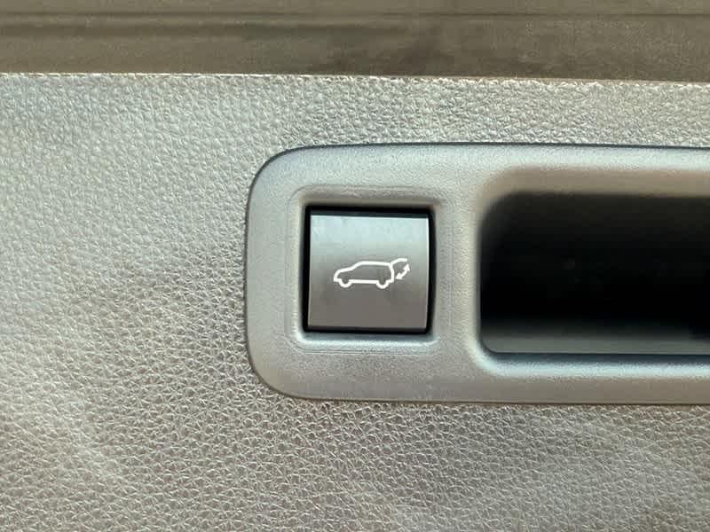 used 2022 Toyota Highlander car, priced at $38,460