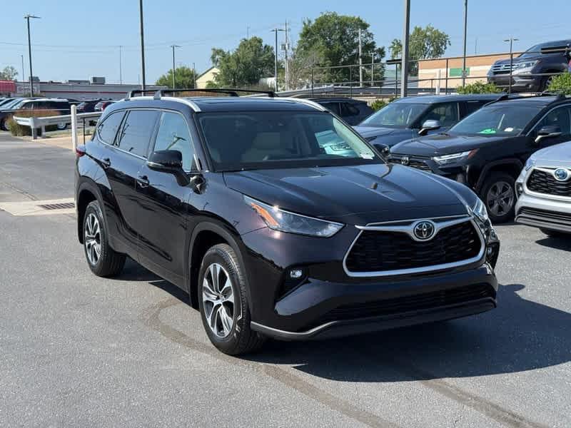 used 2022 Toyota Highlander car, priced at $38,460