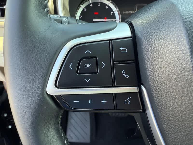 used 2022 Toyota Highlander car, priced at $38,460