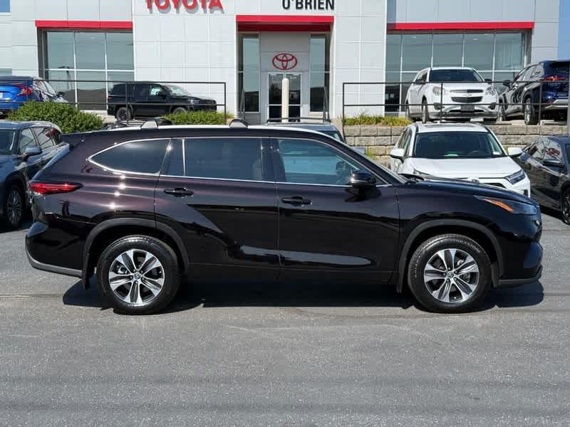 used 2022 Toyota Highlander car, priced at $38,460