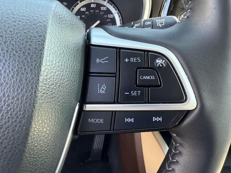 used 2022 Toyota Highlander car, priced at $38,460