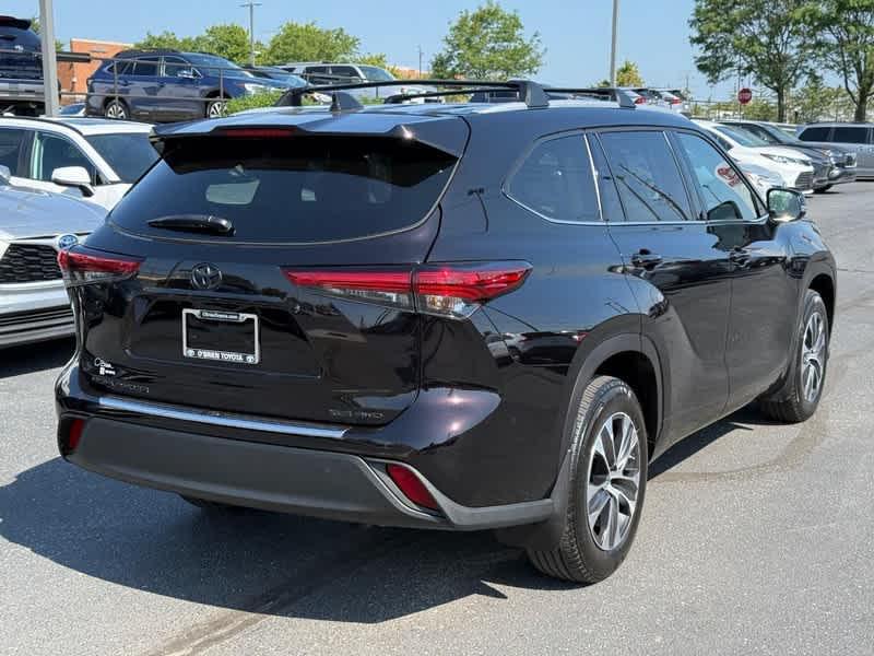 used 2022 Toyota Highlander car, priced at $38,460