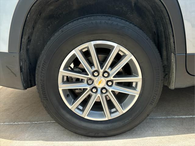 used 2023 Chevrolet Traverse car, priced at $32,995