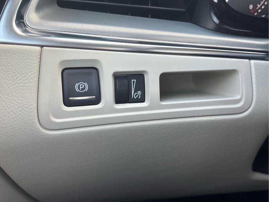 used 2021 Cadillac XT5 car, priced at $29,995