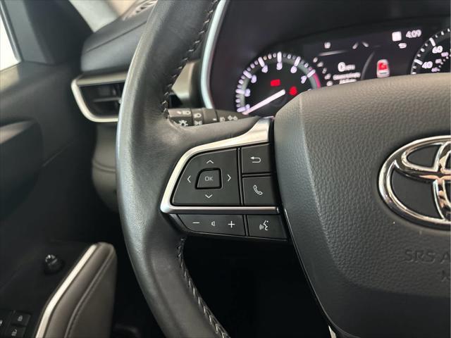 used 2020 Toyota Highlander car, priced at $30,995