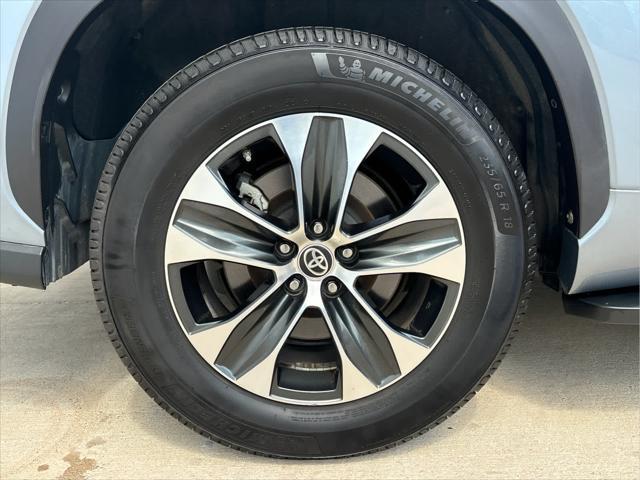 used 2020 Toyota Highlander car, priced at $30,995