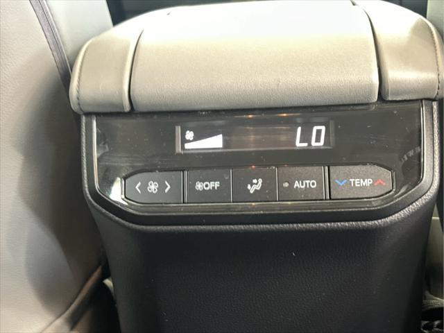 used 2020 Toyota Highlander car, priced at $30,995