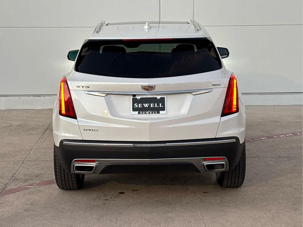 used 2025 Cadillac XT5 car, priced at $41,995