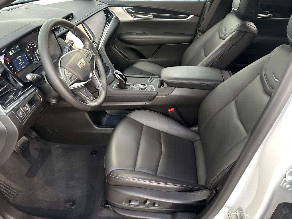 used 2025 Cadillac XT5 car, priced at $41,995
