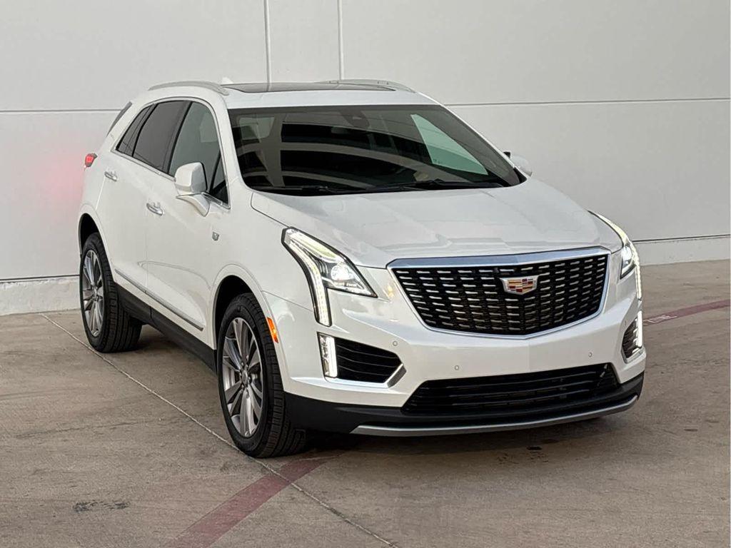 used 2025 Cadillac XT5 car, priced at $41,995