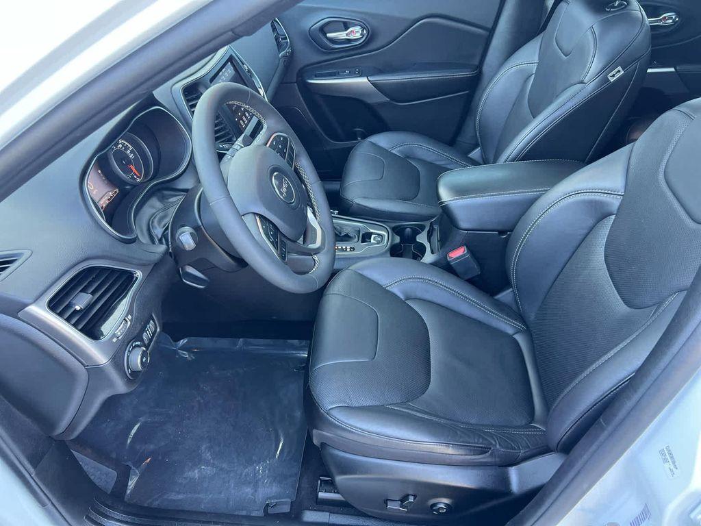 used 2021 Jeep Cherokee car, priced at $18,995