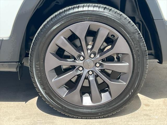 used 2021 Jeep Cherokee car, priced at $22,995