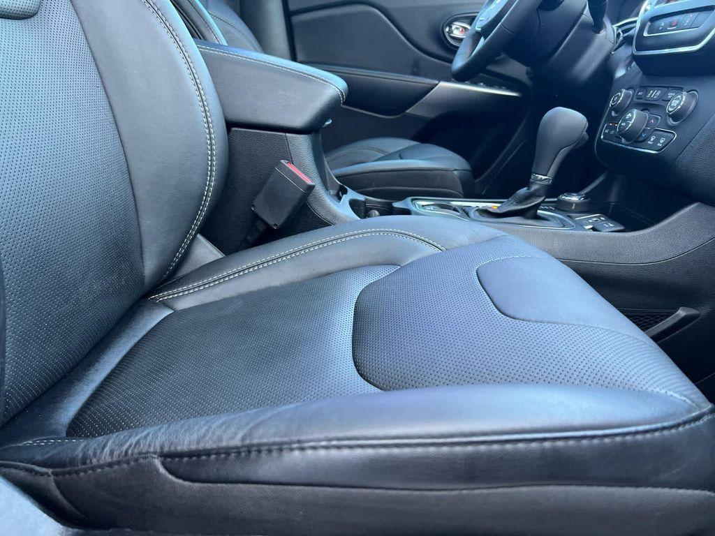 used 2021 Jeep Cherokee car, priced at $18,995