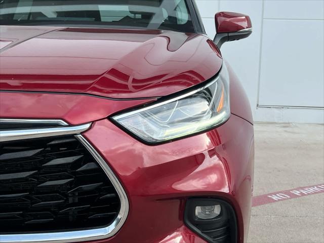 used 2022 Toyota Highlander car, priced at $34,995