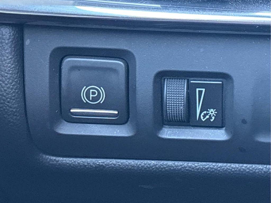 used 2023 Cadillac XT4 car, priced at $24,995